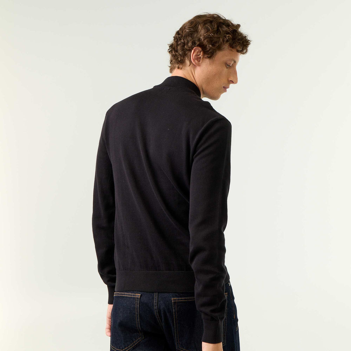 Pull en maille fine jauge avec col montant NOIR