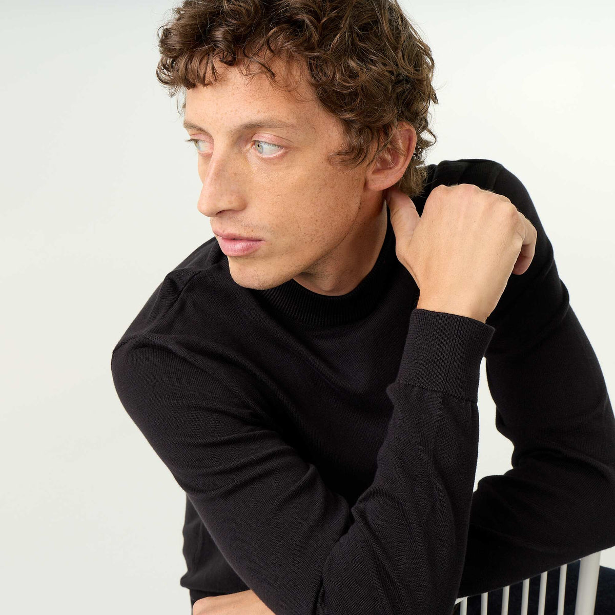 Pull en maille fine jauge avec col montant NOIR