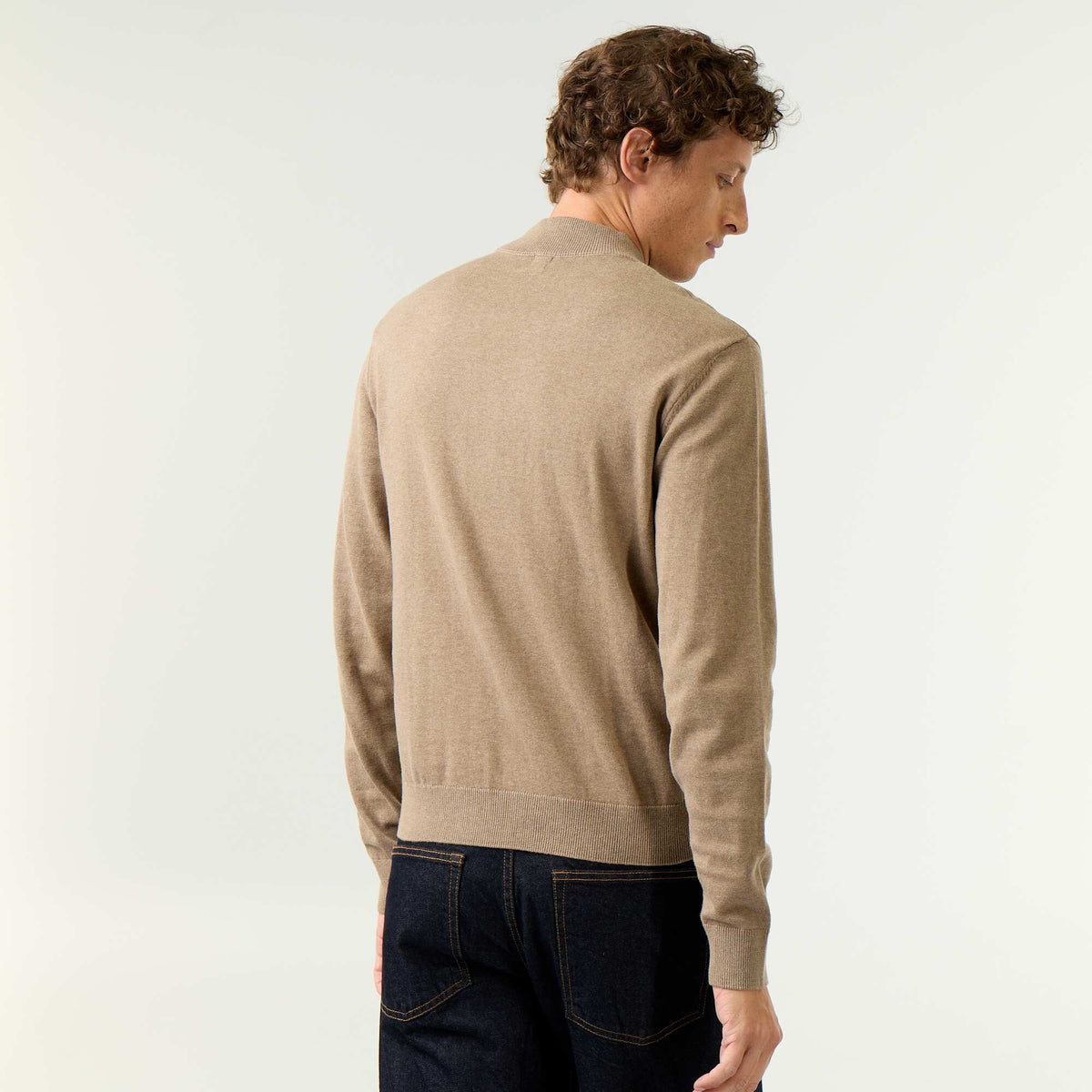 Pull en maille fine jauge avec col montant MARRON
