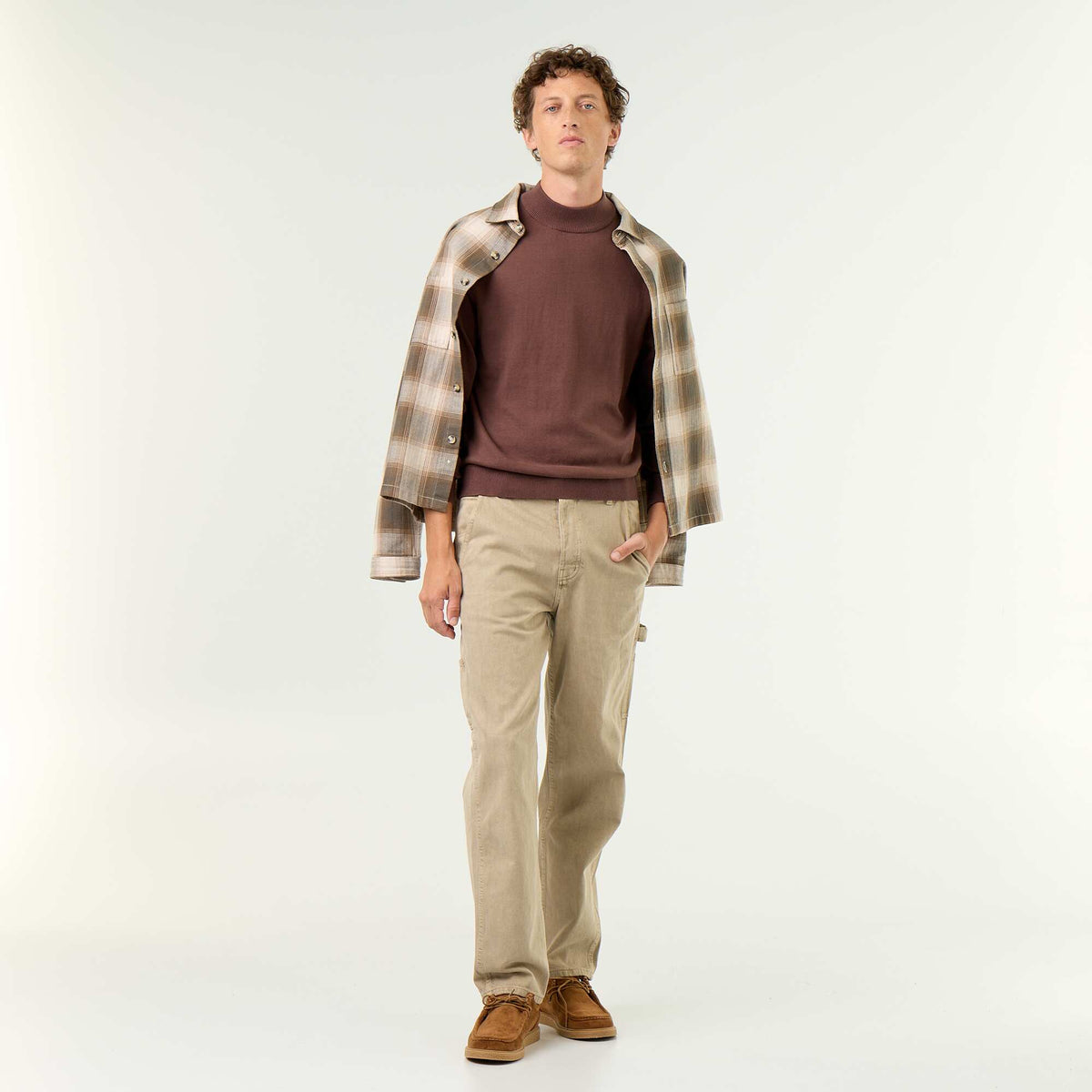 Pull en maille fine jauge avec col montant MARRON