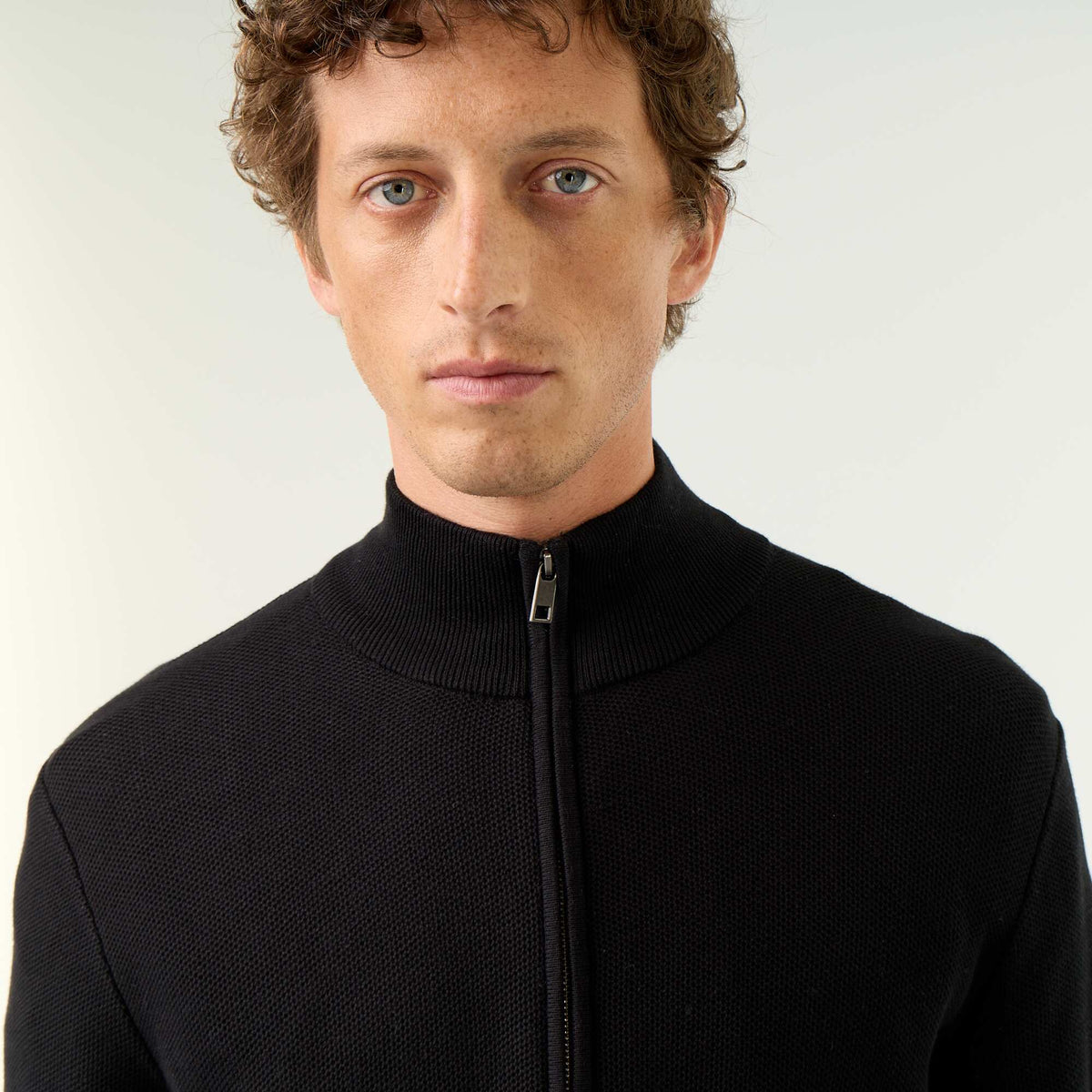 Gilet en maille fine jauge zippé NOIR