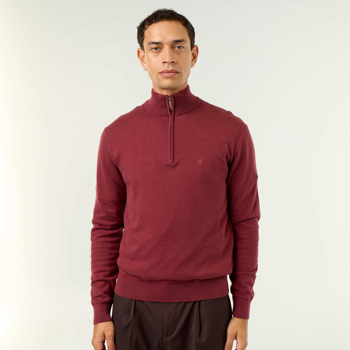 Pull en maille fine jauge avec col camionneur ROUGE