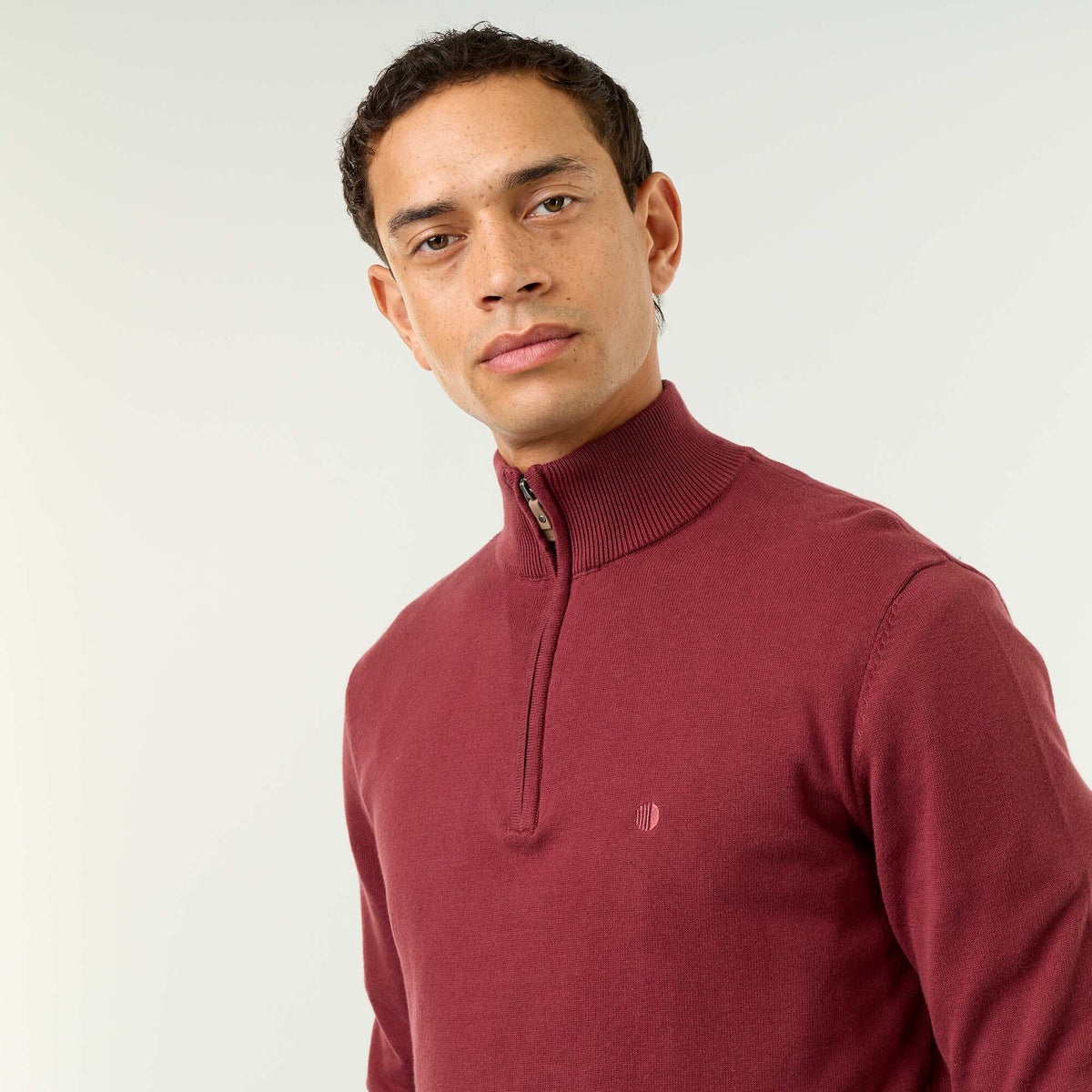 Pull en maille fine jauge avec col camionneur ROUGE