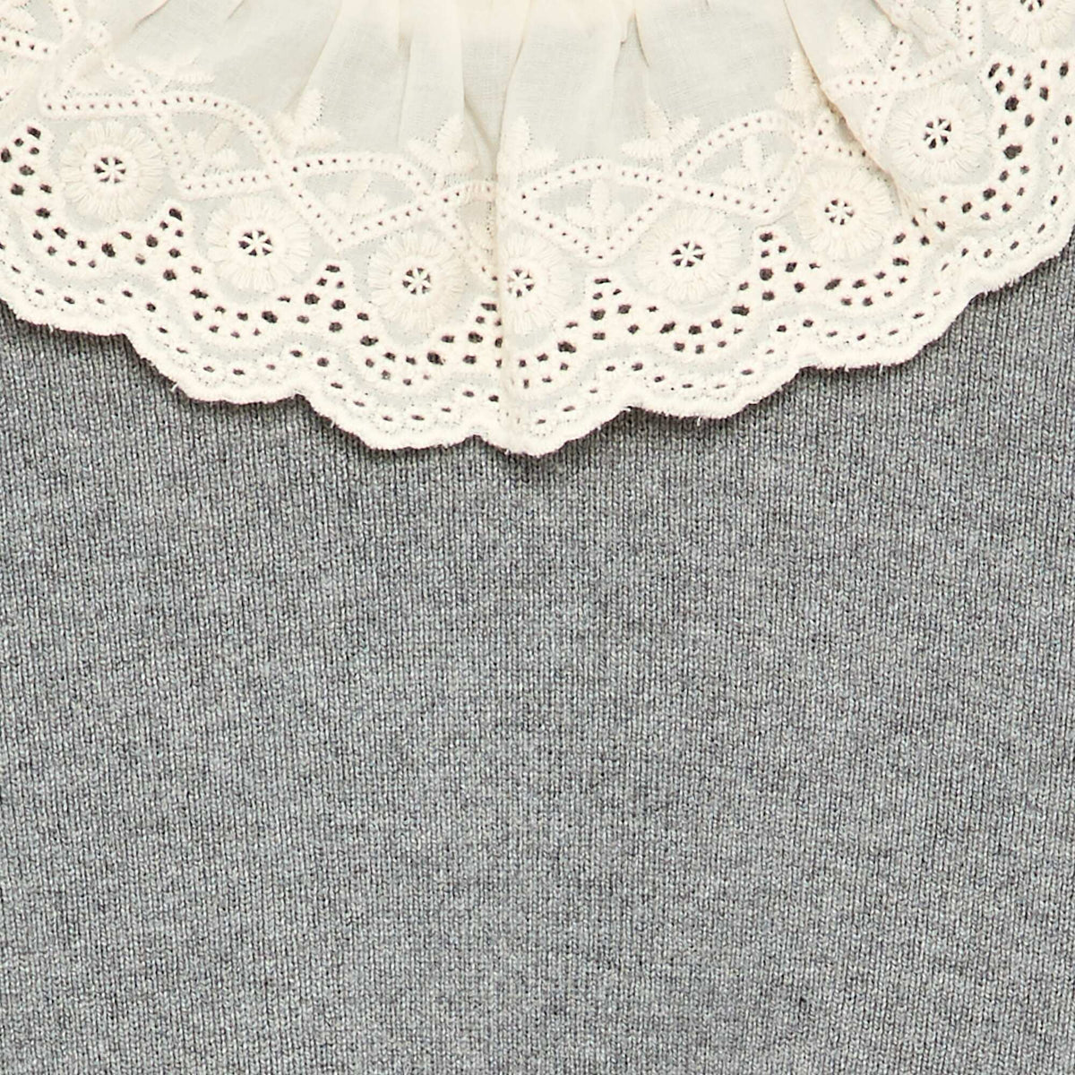 Pull avec col fantaisie en broderie anglaise GRIS