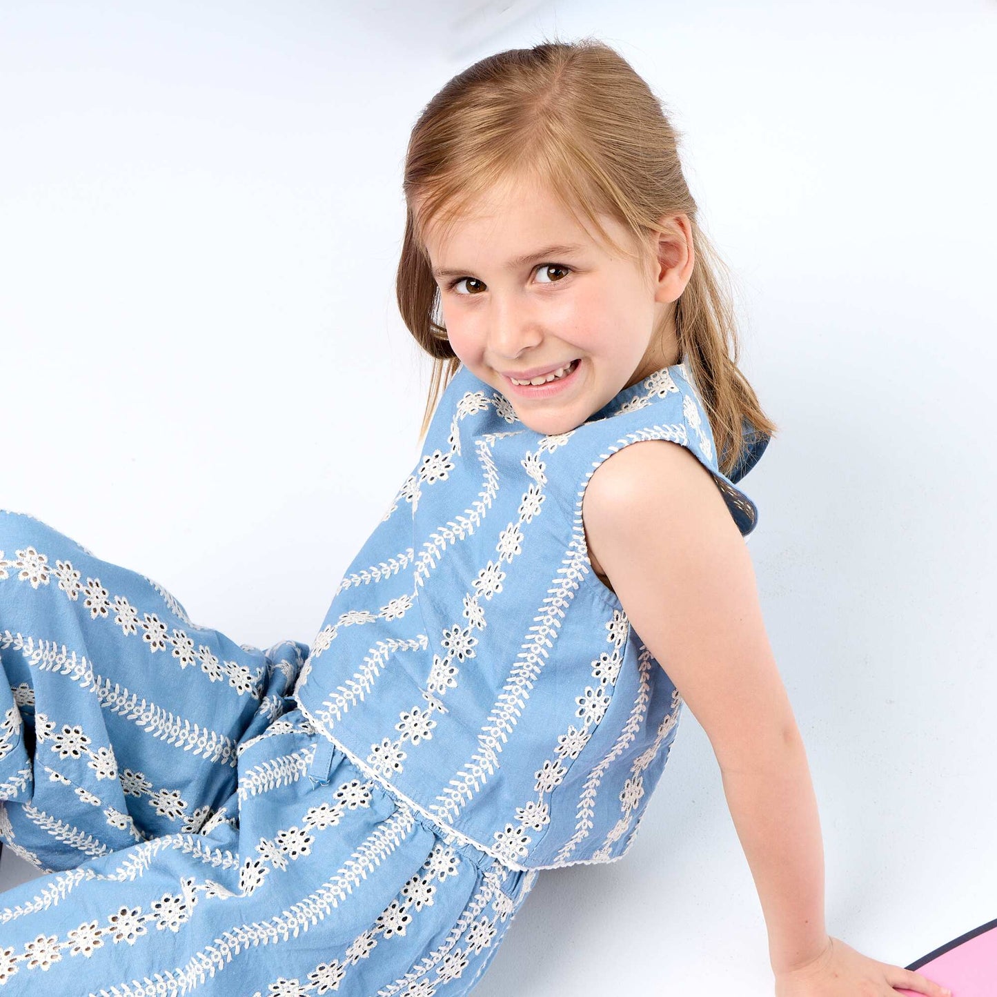 Blouse sans manches avec broderies all over BLEU