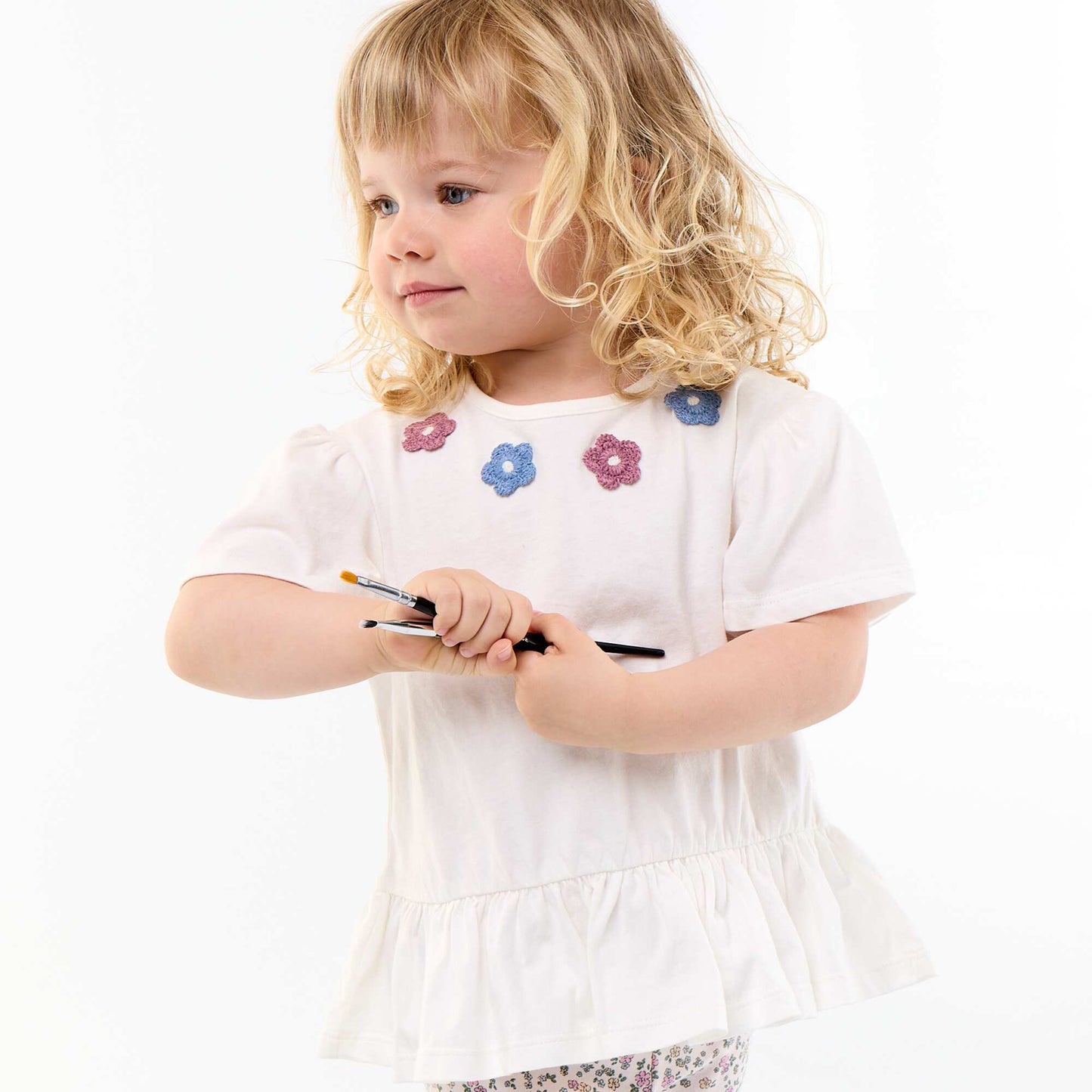 T-shirt manches courtes avec broderies et base volantée BLANC
