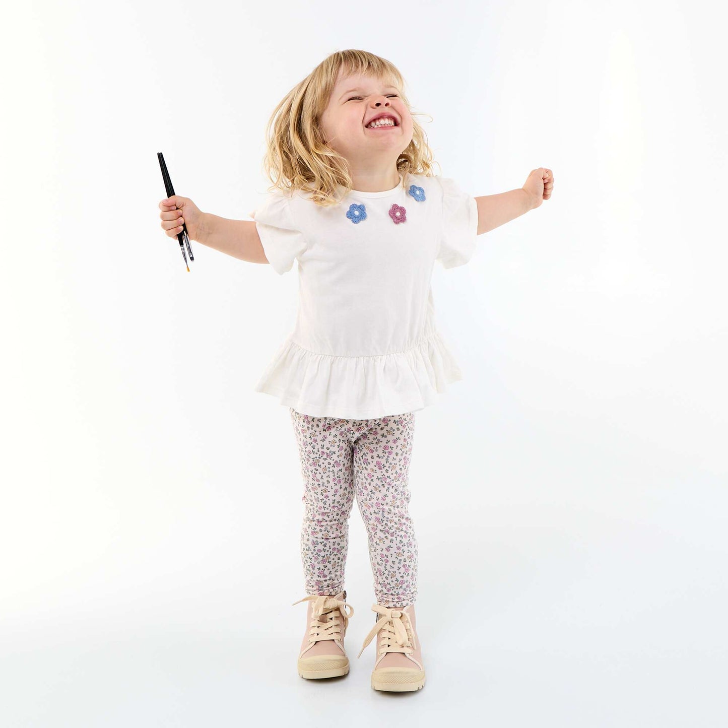 T-shirt manches courtes avec broderies et base volantée BLANC