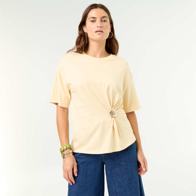 T-shirt à manches courtes avec bijou coquillage BEIGE
