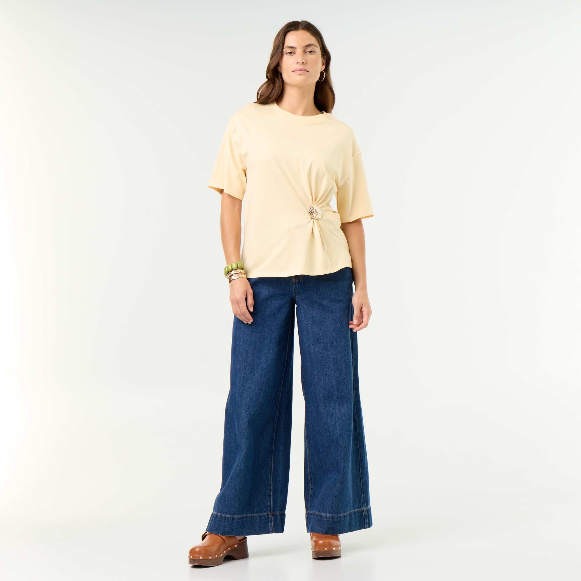 T-shirt à manches courtes avec bijou coquillage BEIGE