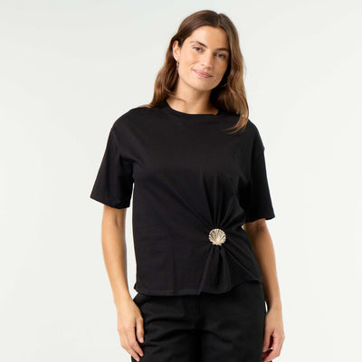 T-shirt à manches courtes avec bijou coquillage NOIR