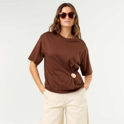 T-shirt à manches courtes avec bijou coquillage MARRON