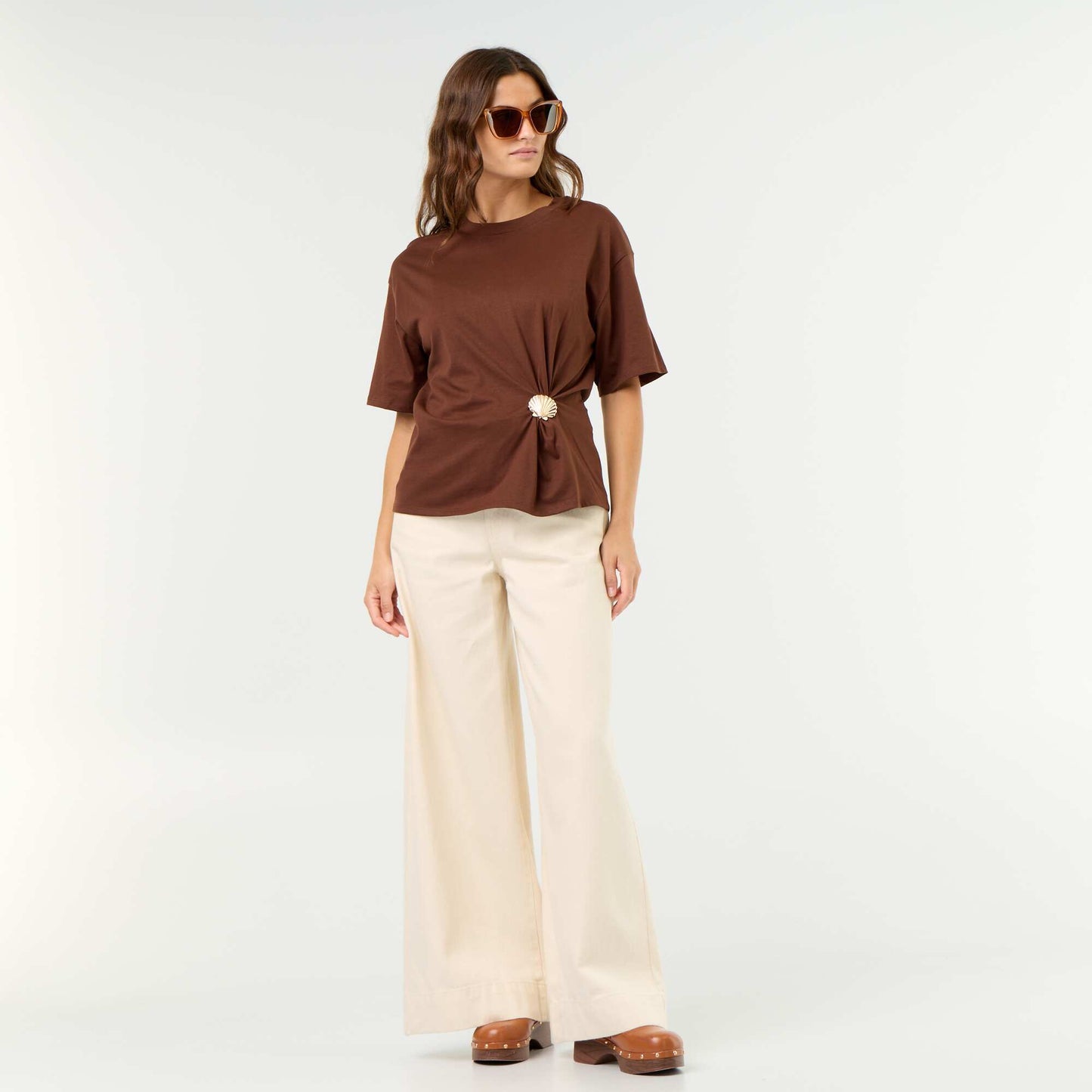 T-shirt à manches courtes avec bijou coquillage MARRON