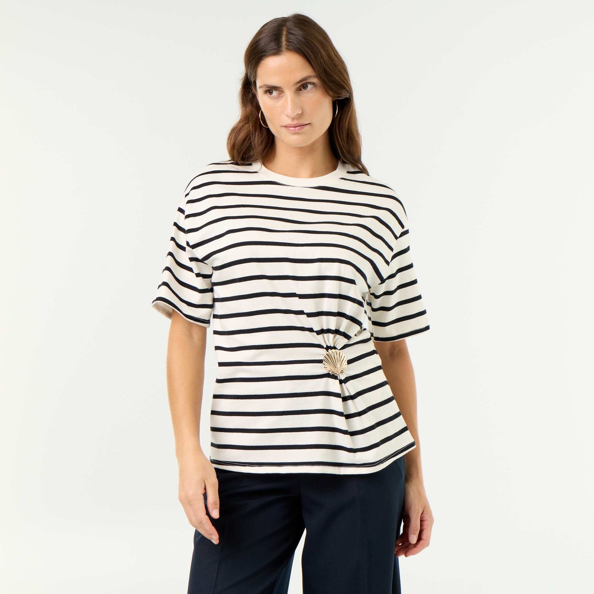 T-shirt à manches courtes avec bijou coquillage BLANC