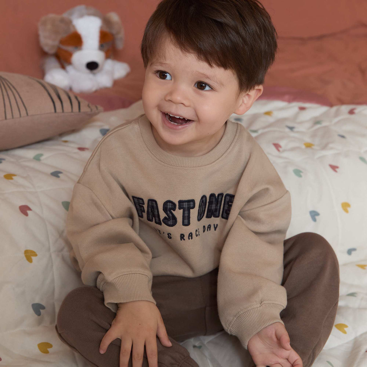 Sweat uni avec imprimé poitrine BEIGE