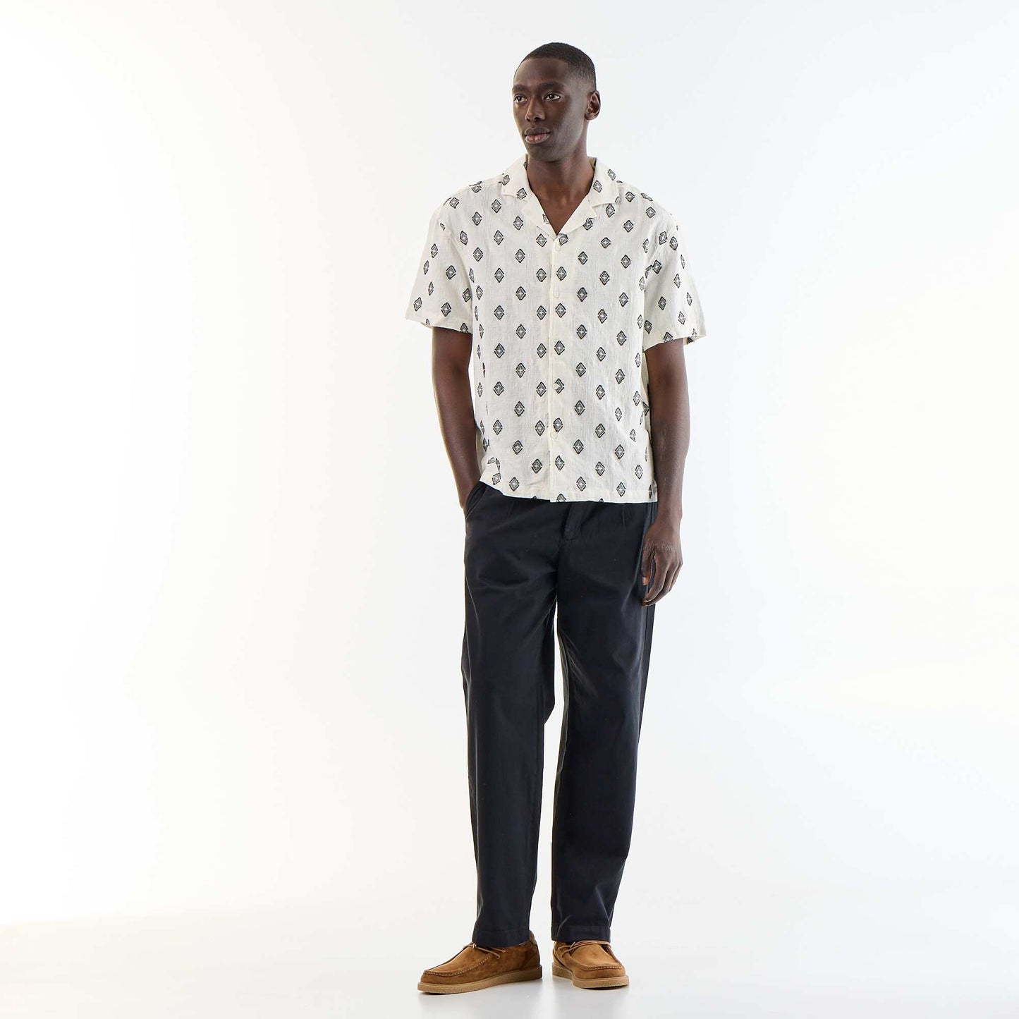 Chemise manches courtes en maille fantaisie avec broderies NOIR