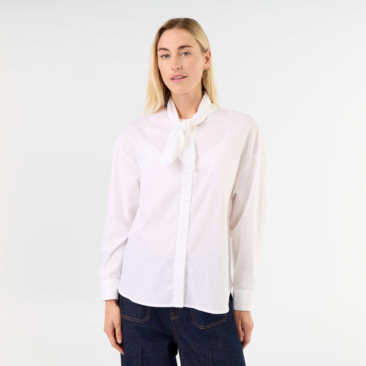 Chemise ample à manches longues et col lavallière BLANC