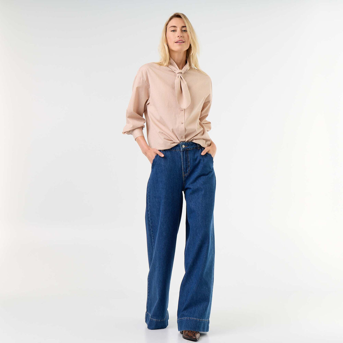 Chemise ample à manches longues et col lavallière BEIGE