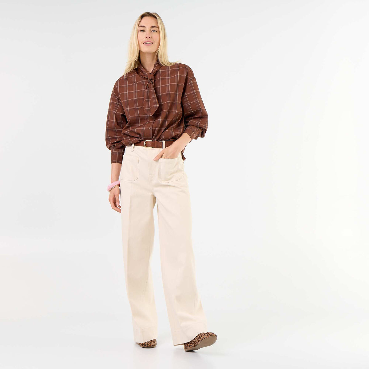 Chemise ample à manches longues et col lavallière MARRON