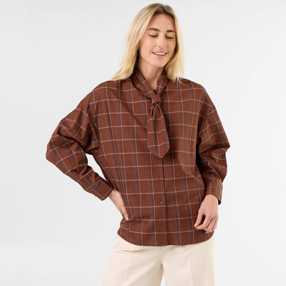 Chemise ample à manches longues et col lavallière MARRON