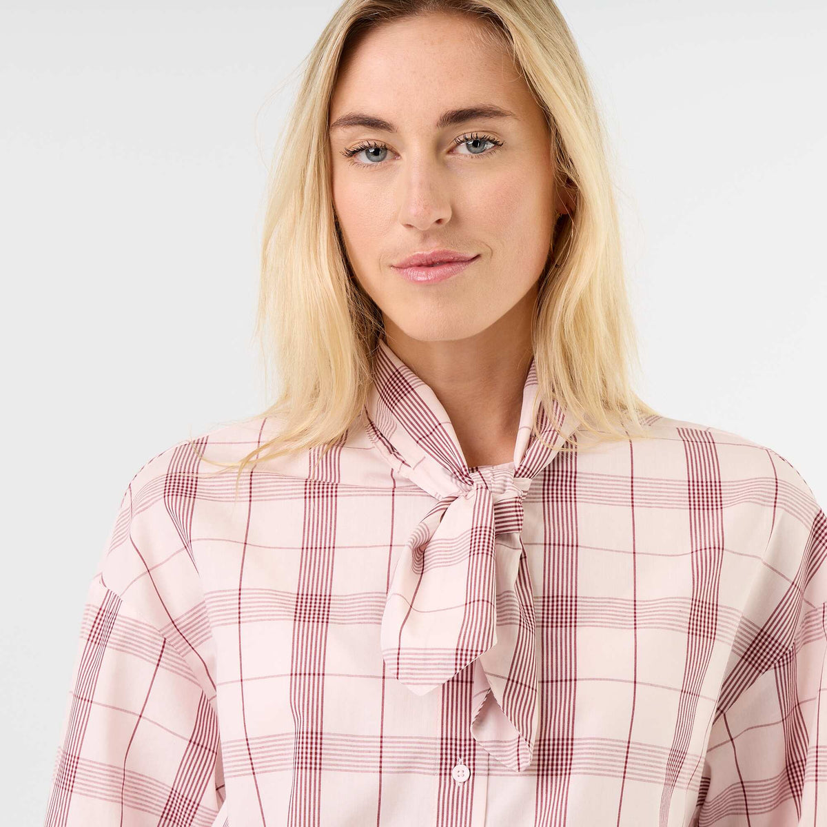 Chemise ample à manches longues et col lavallière ROSE