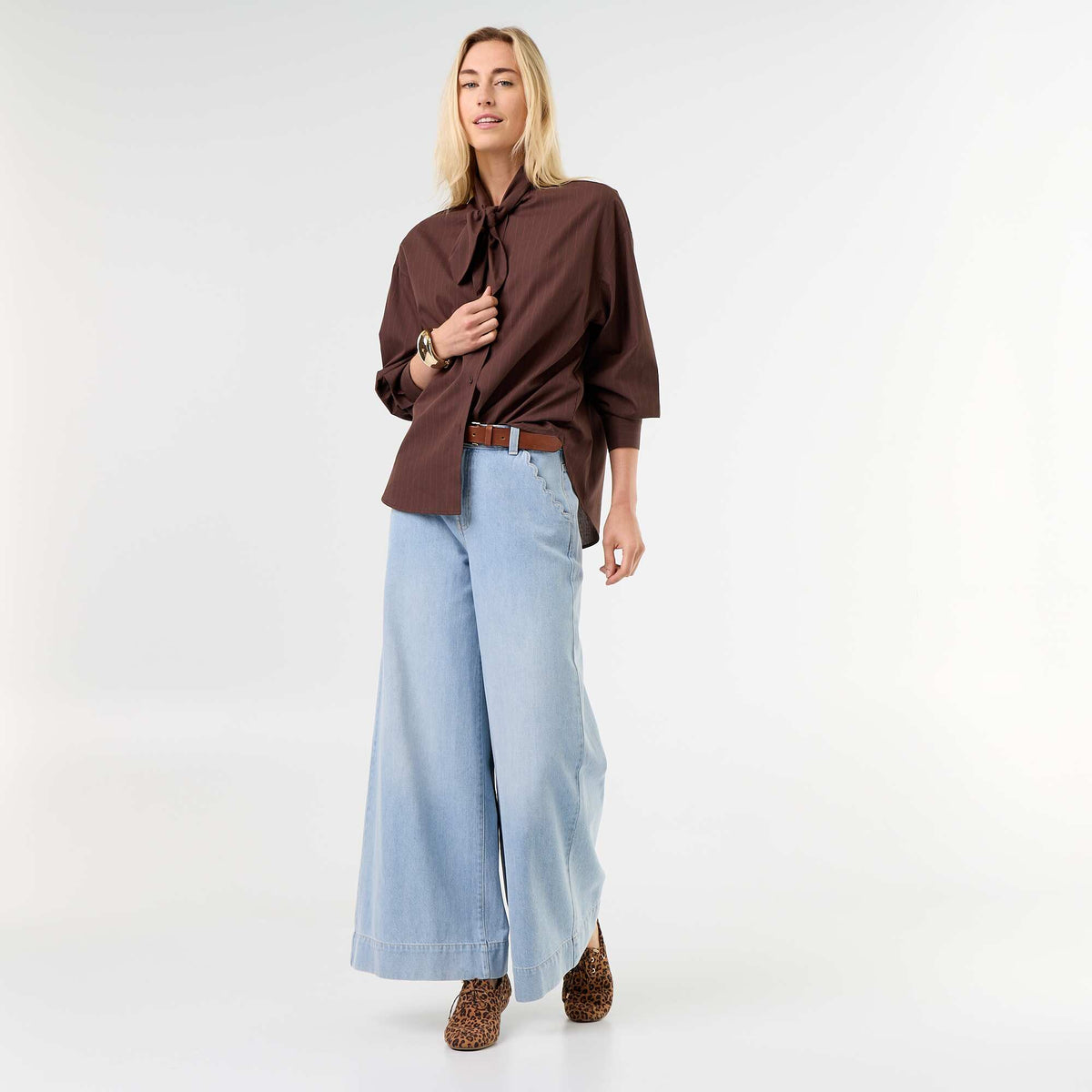 Chemise ample à manches longues et col lavallière MARRON