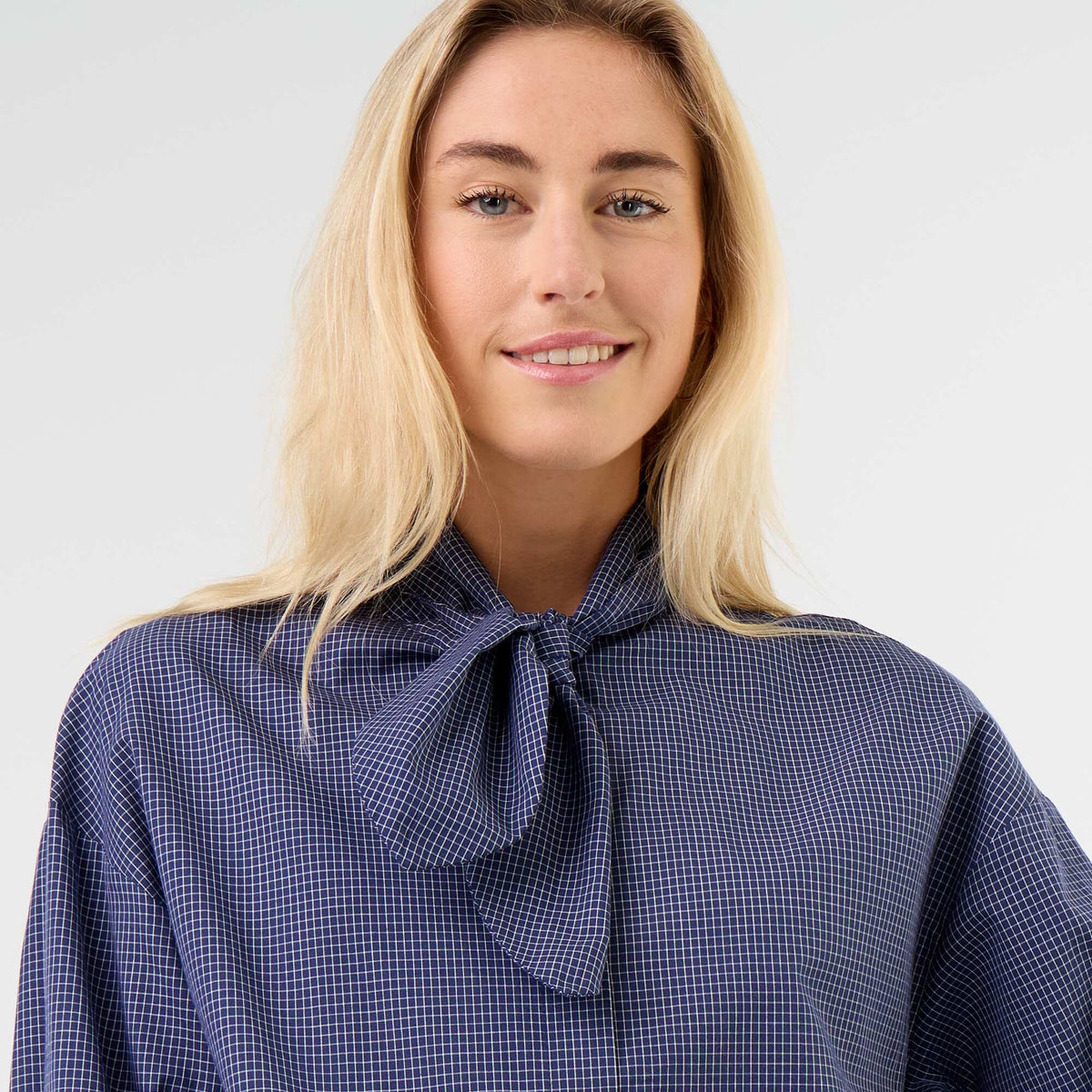 Chemise ample à manches longues et col lavallière BLEU