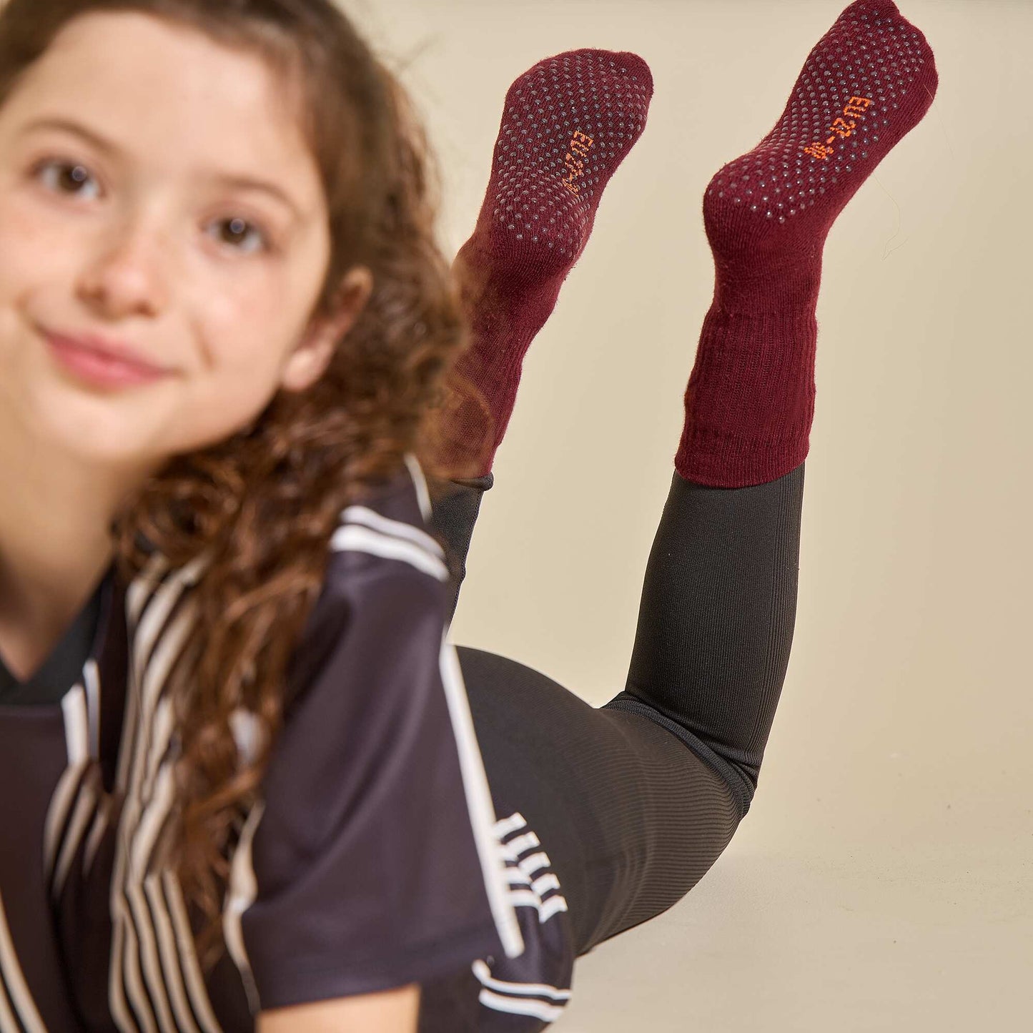 Lot de 2 paires de chaussettes anti-dérapantes ROUGE
