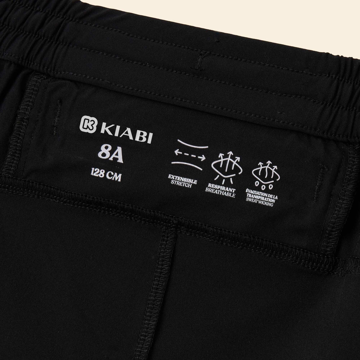 Short de sport avec poche zippée au dos NOIR