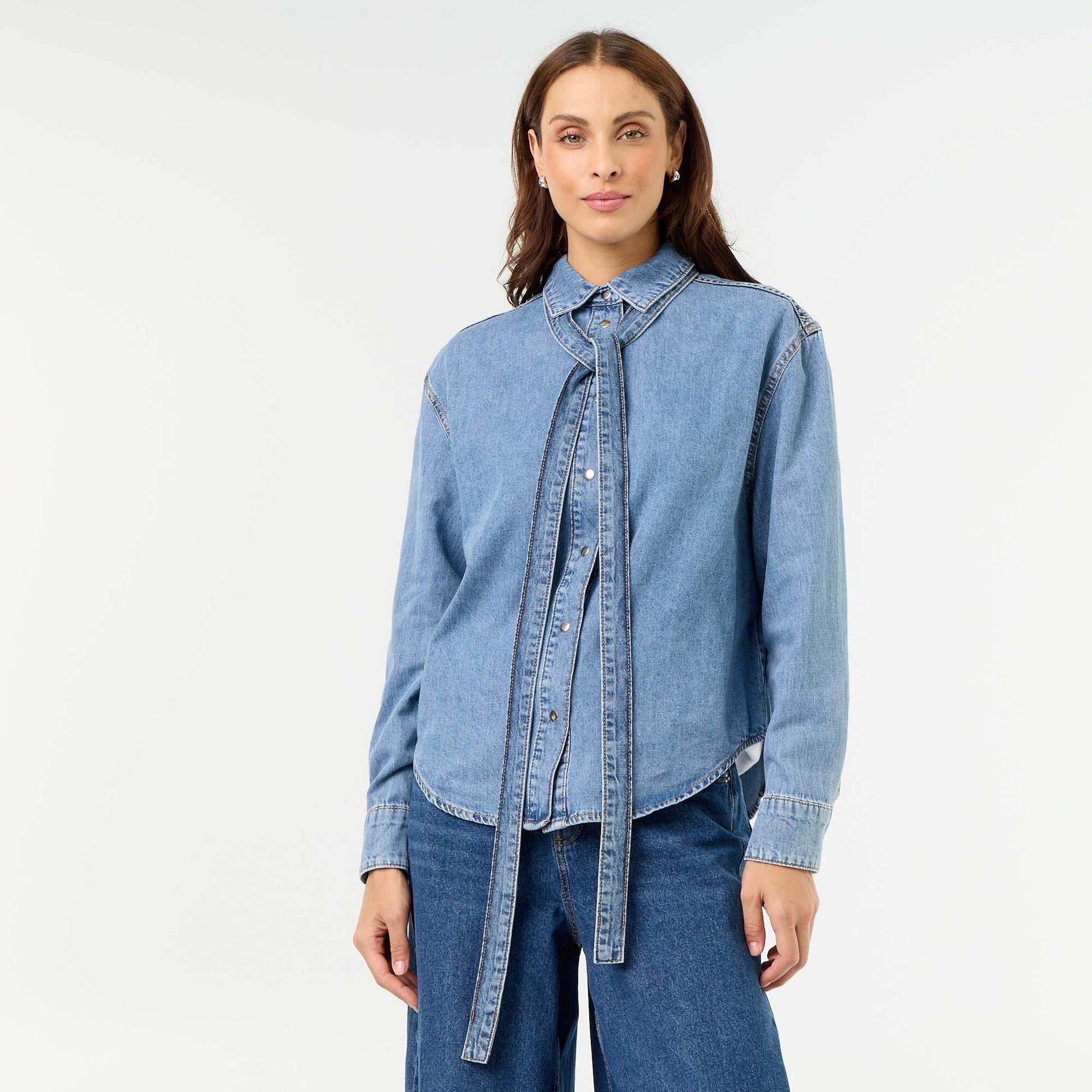 Chemise en denim avec col lavallière BLEU