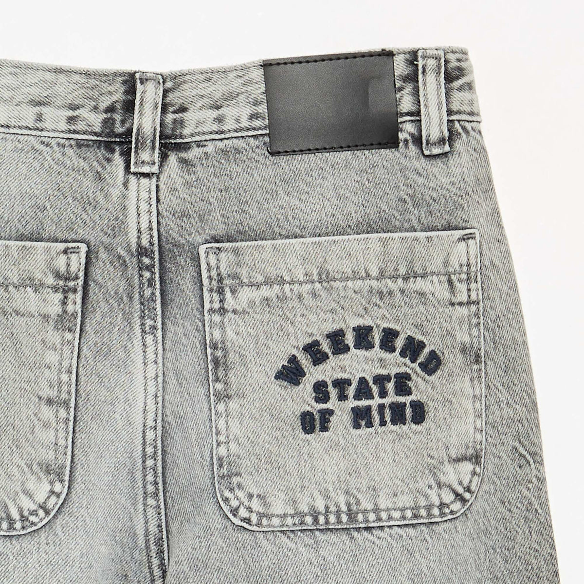Denim coupe droite à 5 poches GRIS