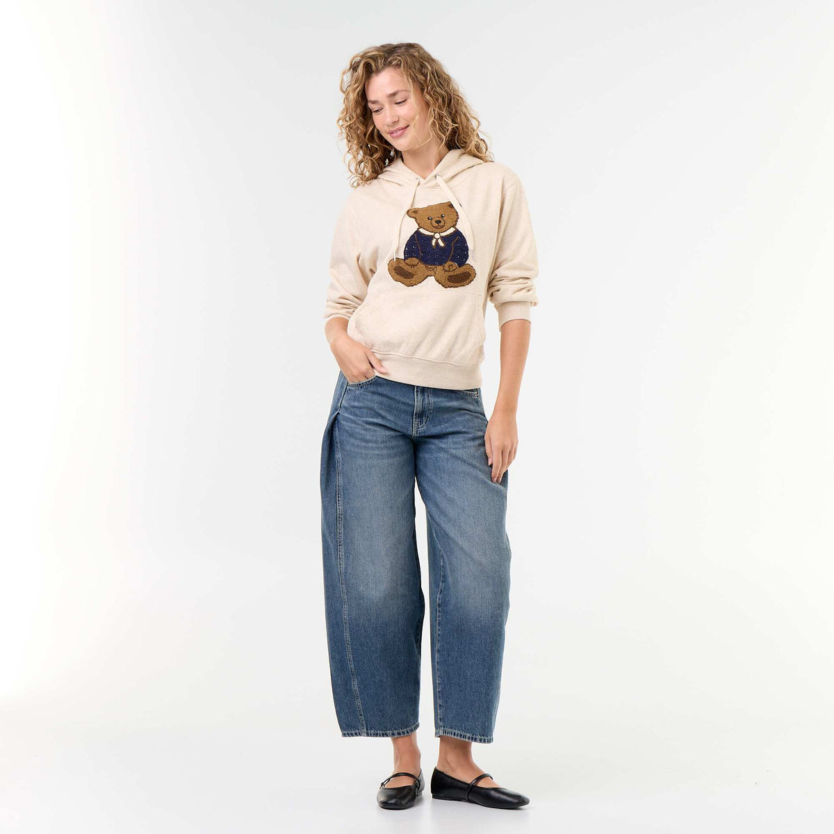 Sweat à capuche avec ours brodé BEIGE