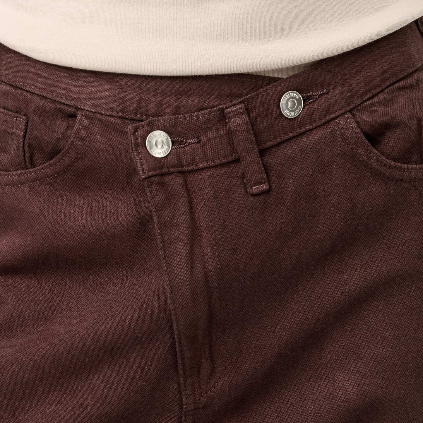 Jean barrel avec patte de boutonnage décalée MARRON