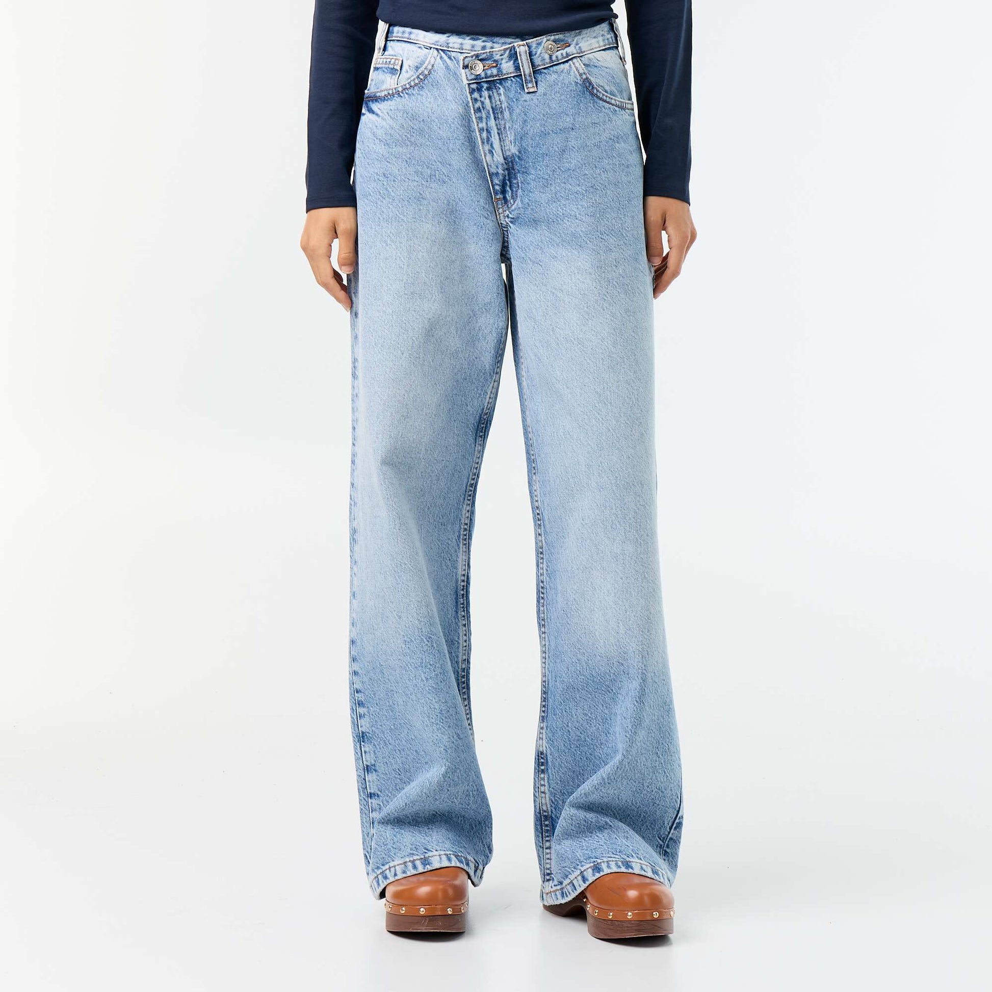 Jean barrel avec patte de boutonnage décalée BLEU