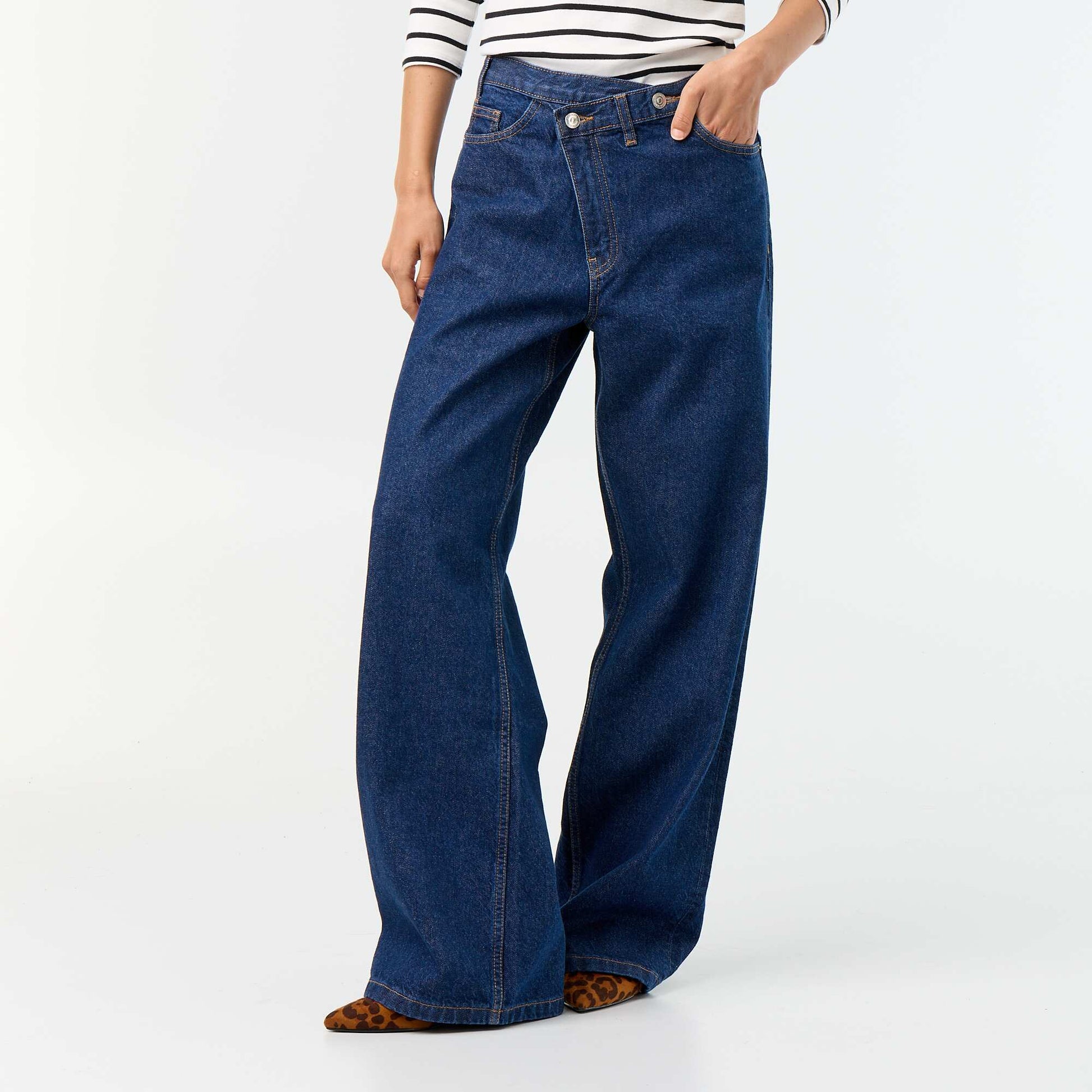 Jean barrel avec patte de boutonnage décalée BLEU