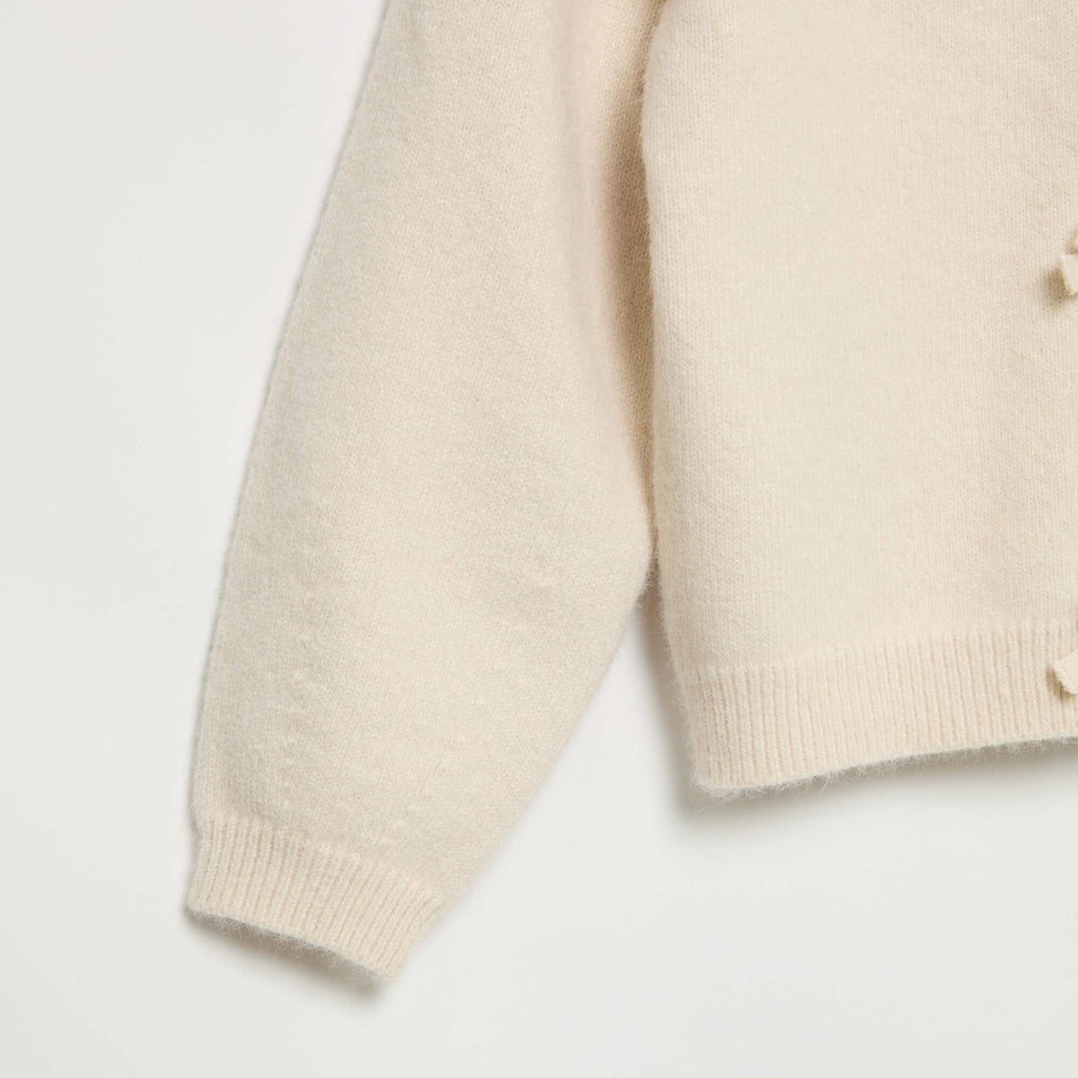 Pull en maille avec ouverture par nœuds BLANC