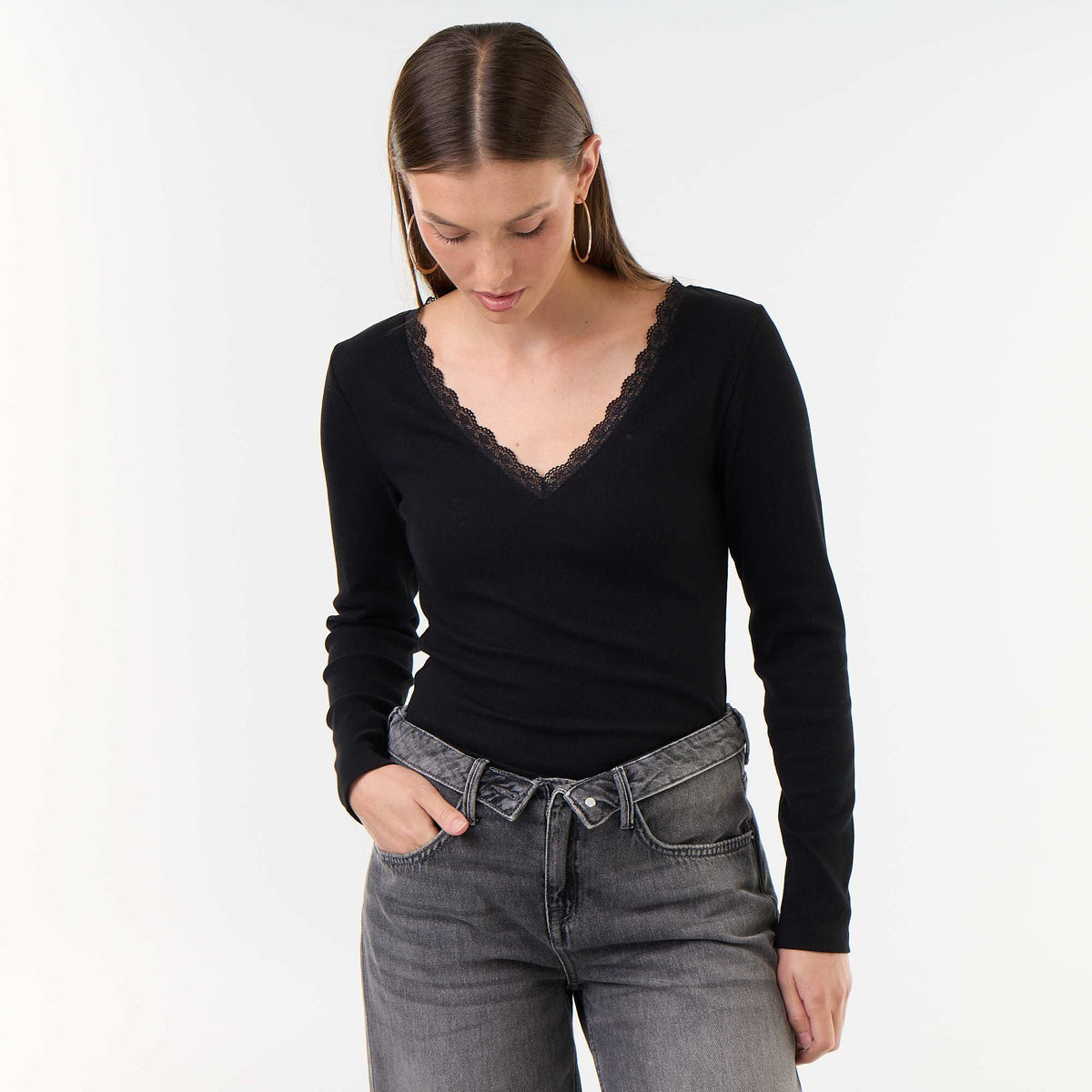 T-shirt côtelé avec dentelle au col NOIR
