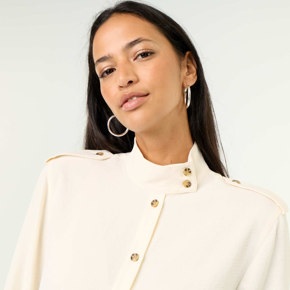 Chemise à col haut et empiècements épaules BLANC
