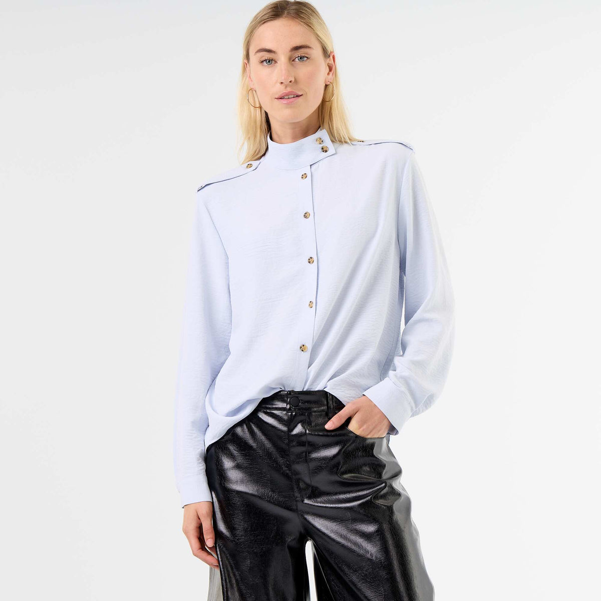 Chemise à col haut et empiècements épaules BLEU