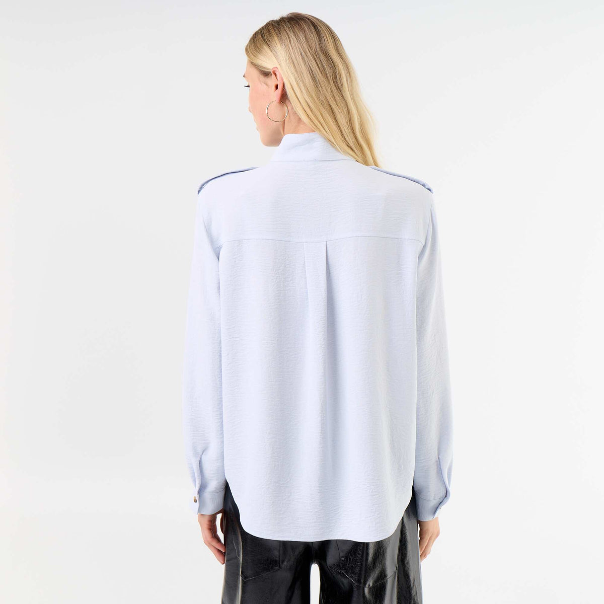 Chemise à col haut et empiècements épaules BLEU