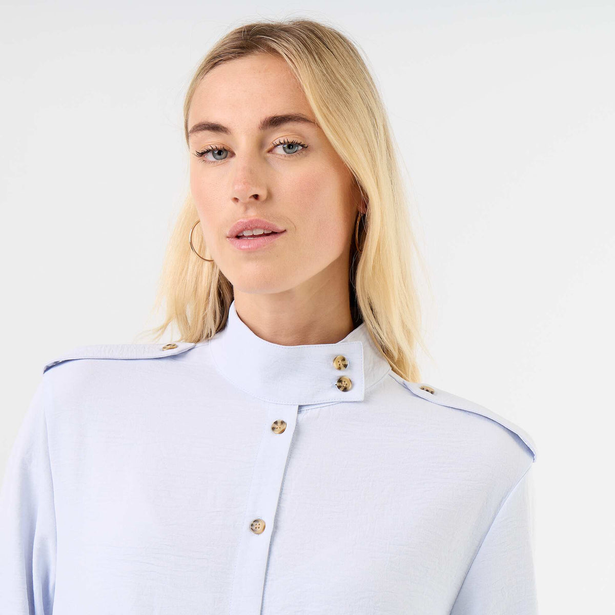 Chemise à col haut et empiècements épaules BLEU