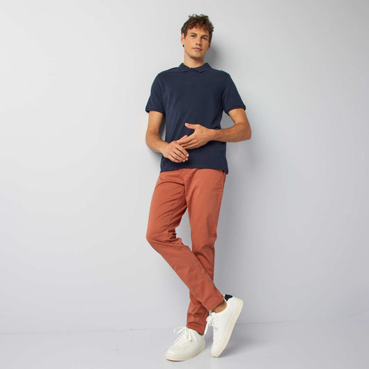 Pantalon chino slim Brique