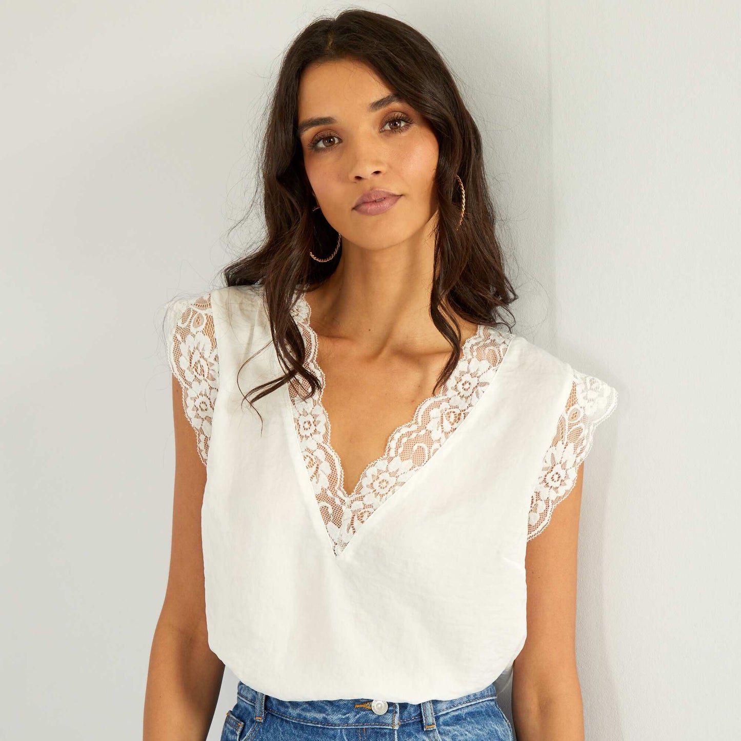 Blouse satinée avec dentelle blanc