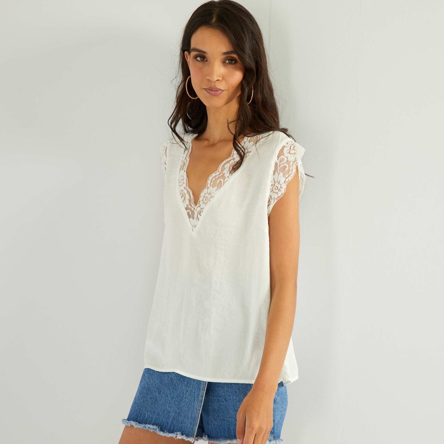 Blouse satinée avec dentelle blanc