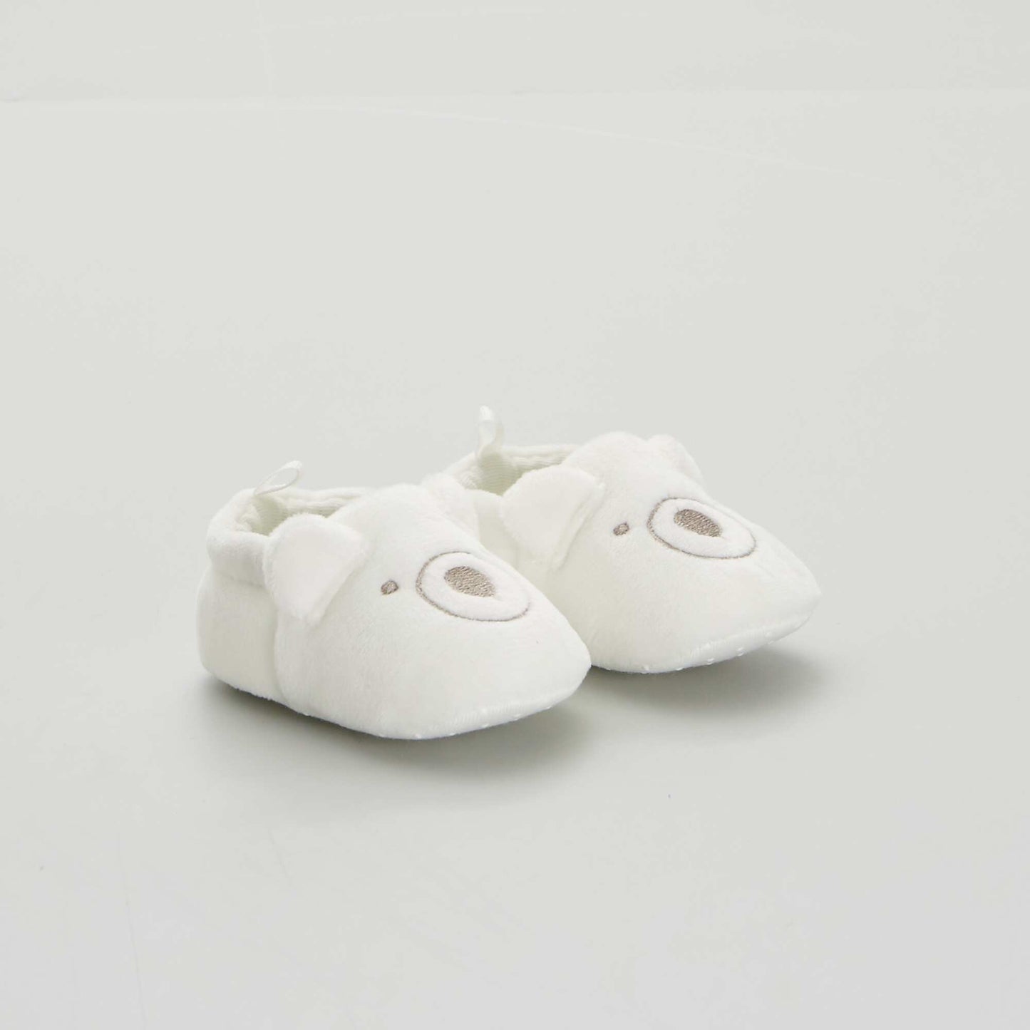 Chaussons bébé en velours blanc