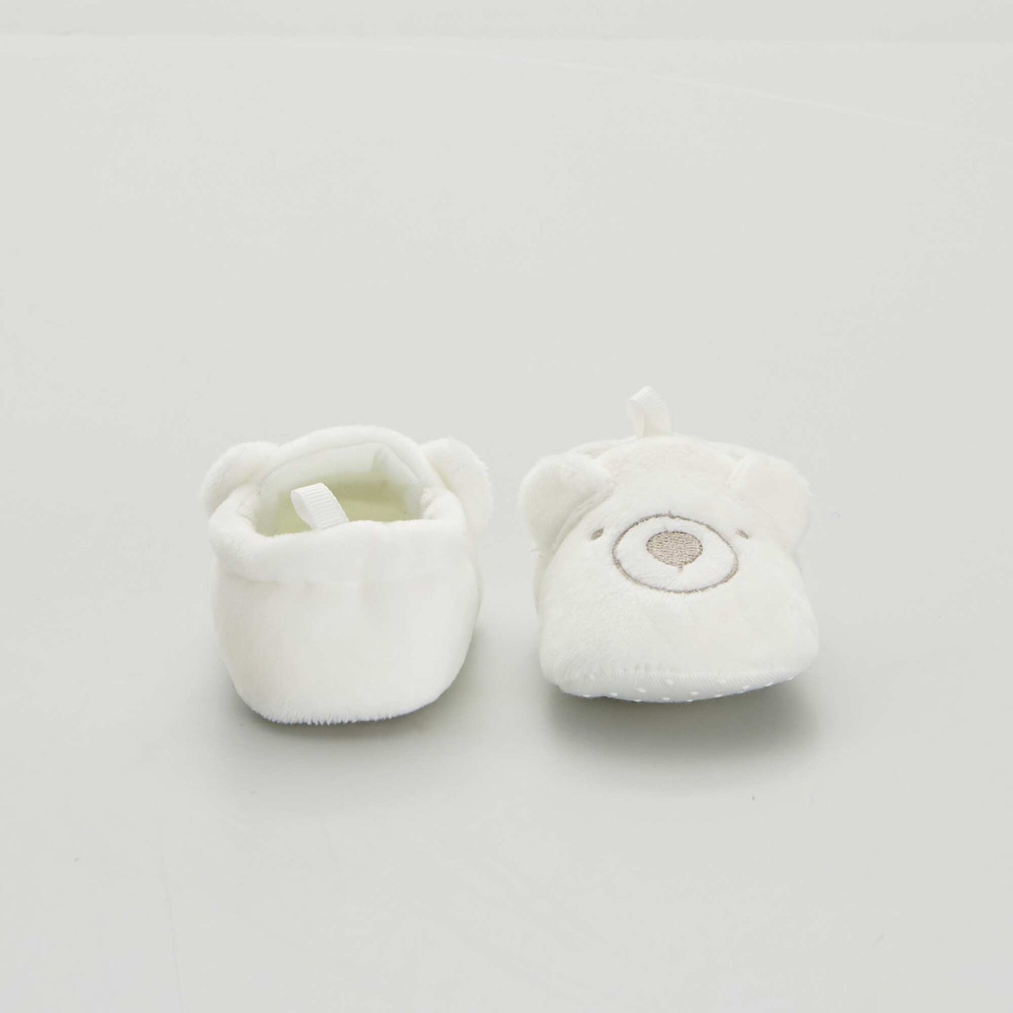 Chaussons bébé en velours blanc