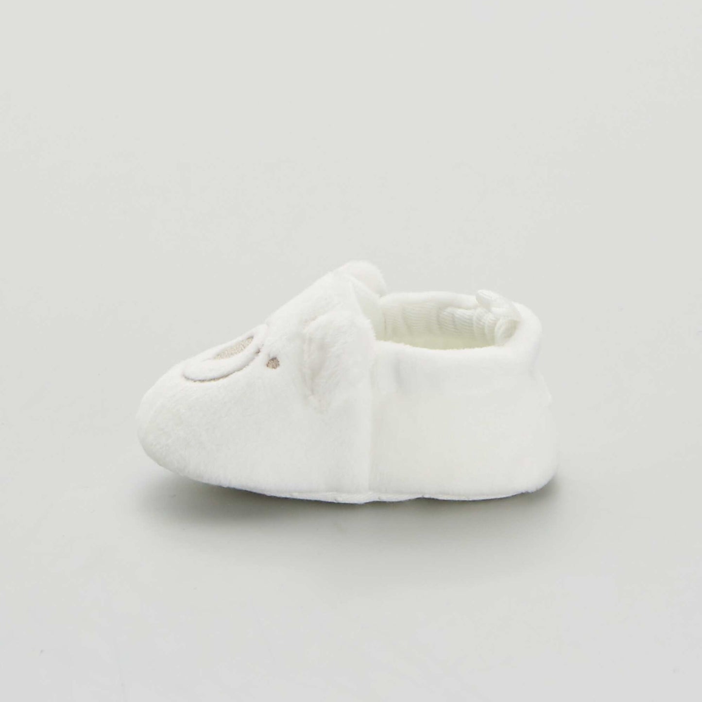 Chaussons bébé en velours blanc