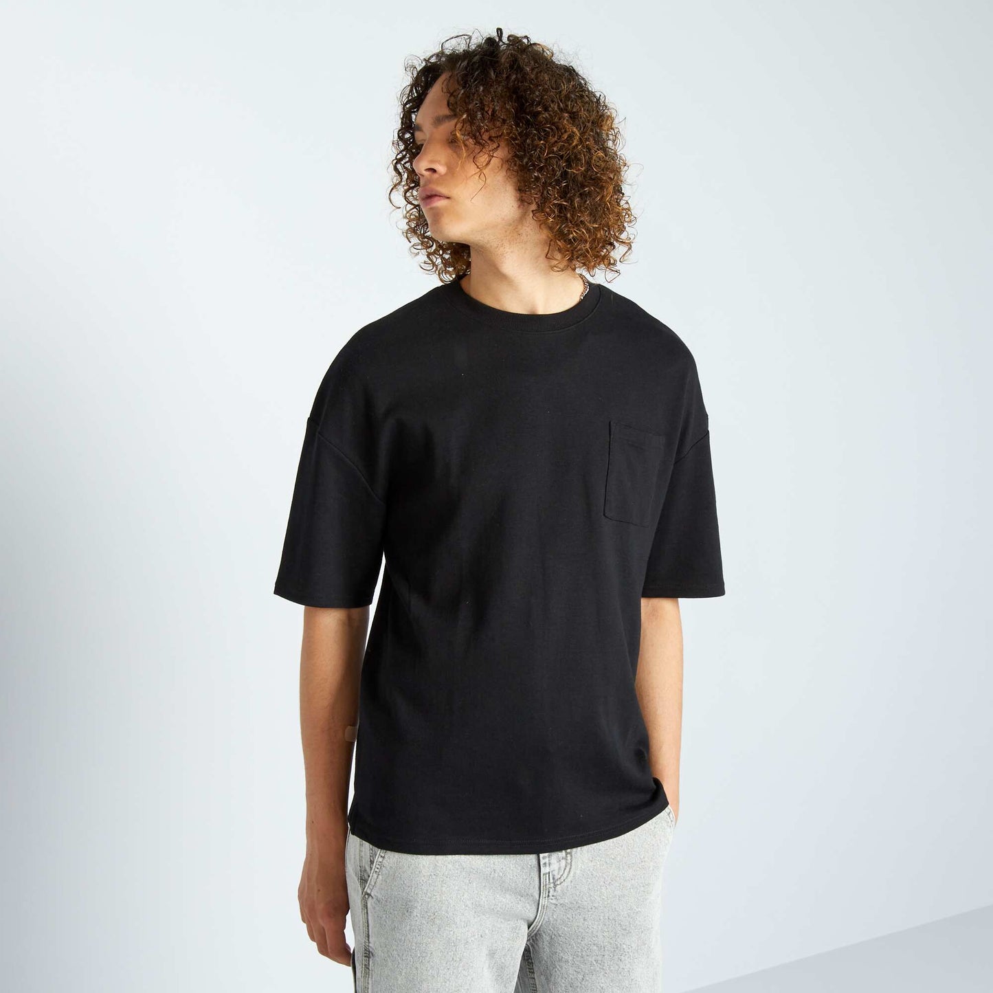 T-shirt à col rond avec poche poitrine noir