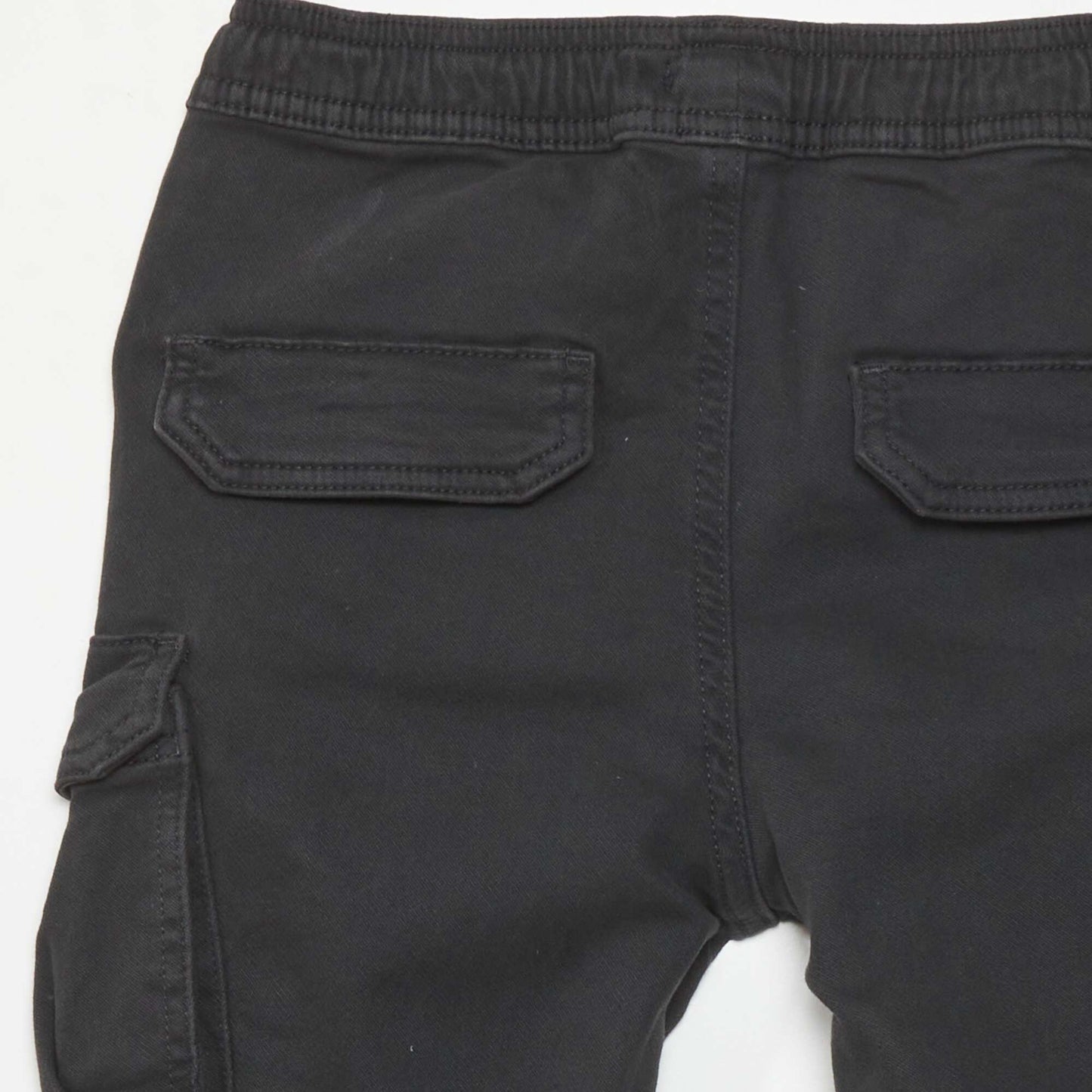 Pantalon avec poches sur les côtés noir
