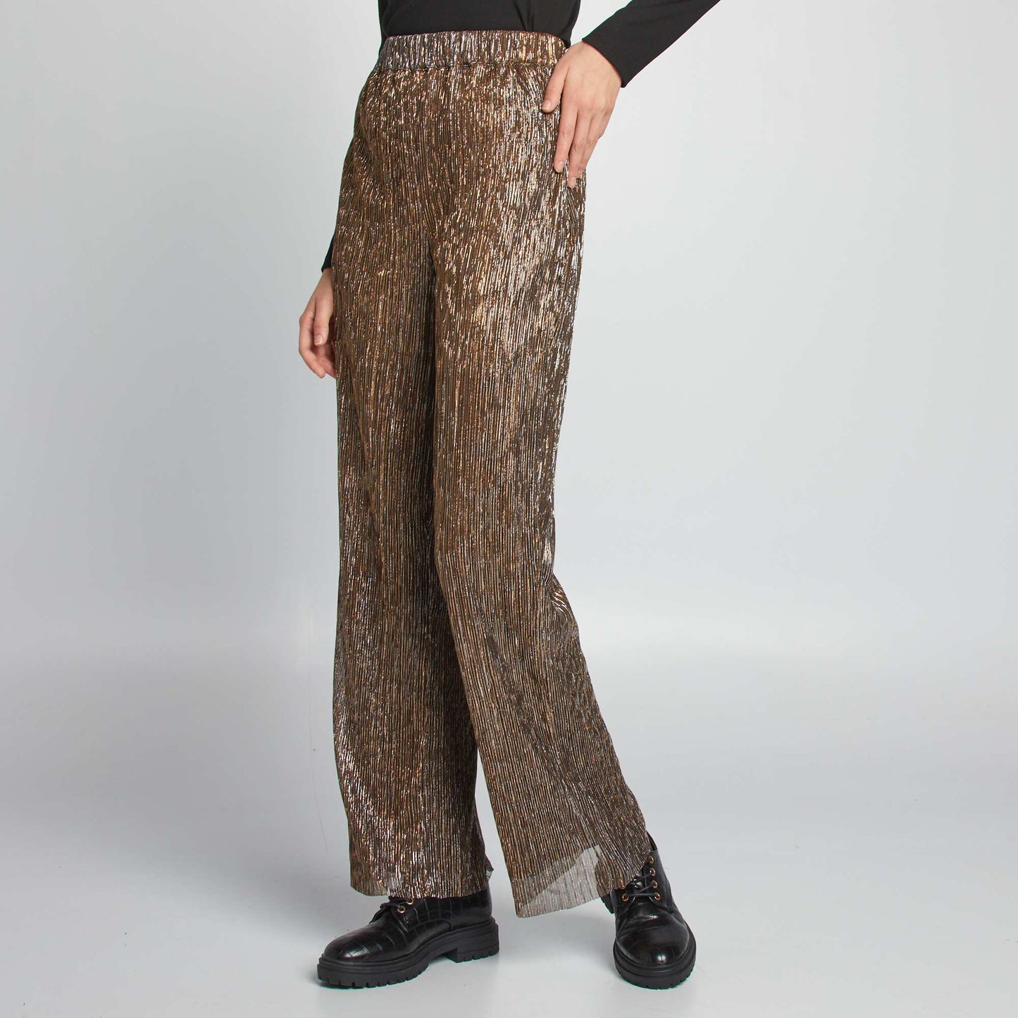 Pantalon large plissé et brillant Doré