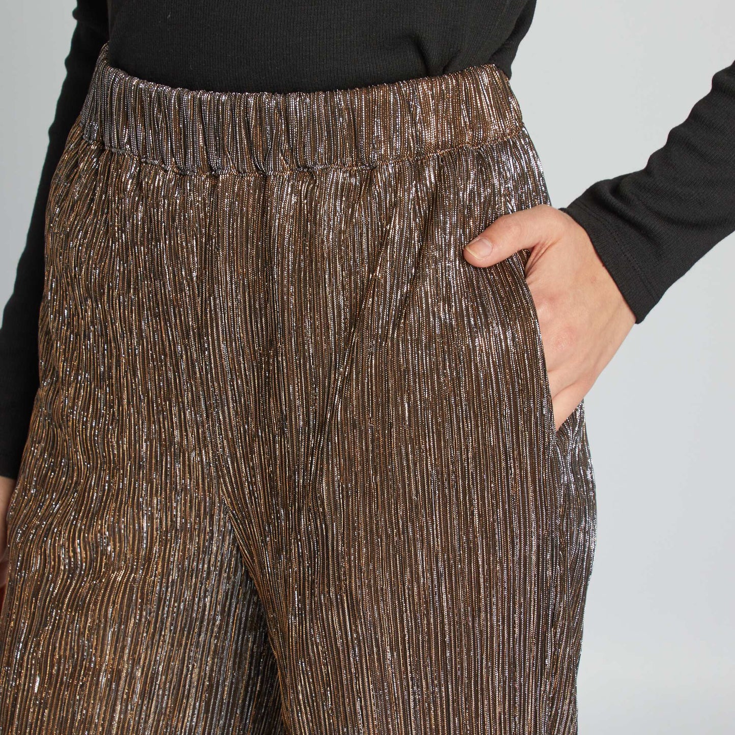 Pantalon large plissé et brillant Doré